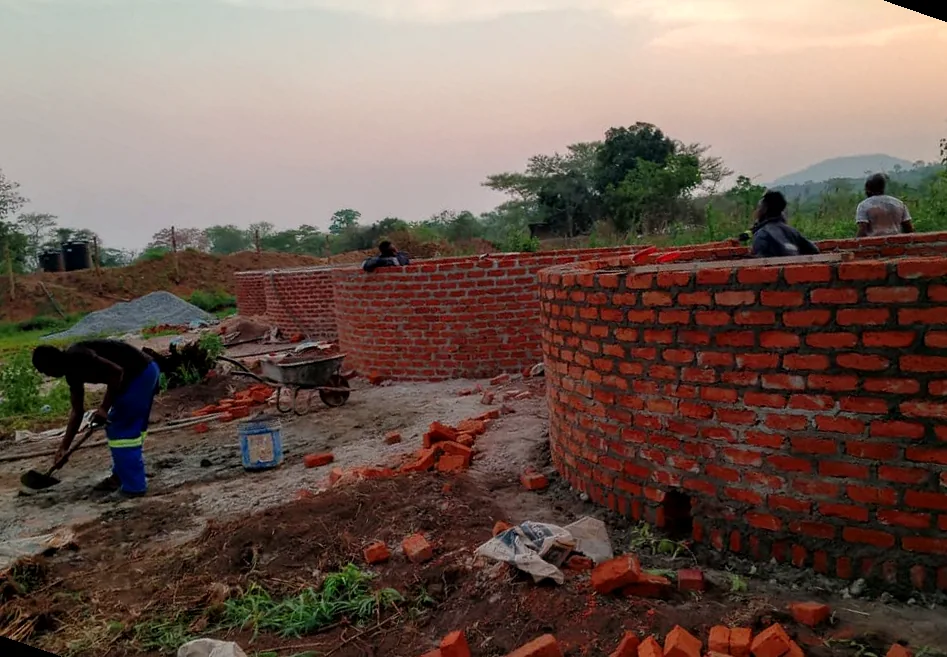 Leaching tank construction